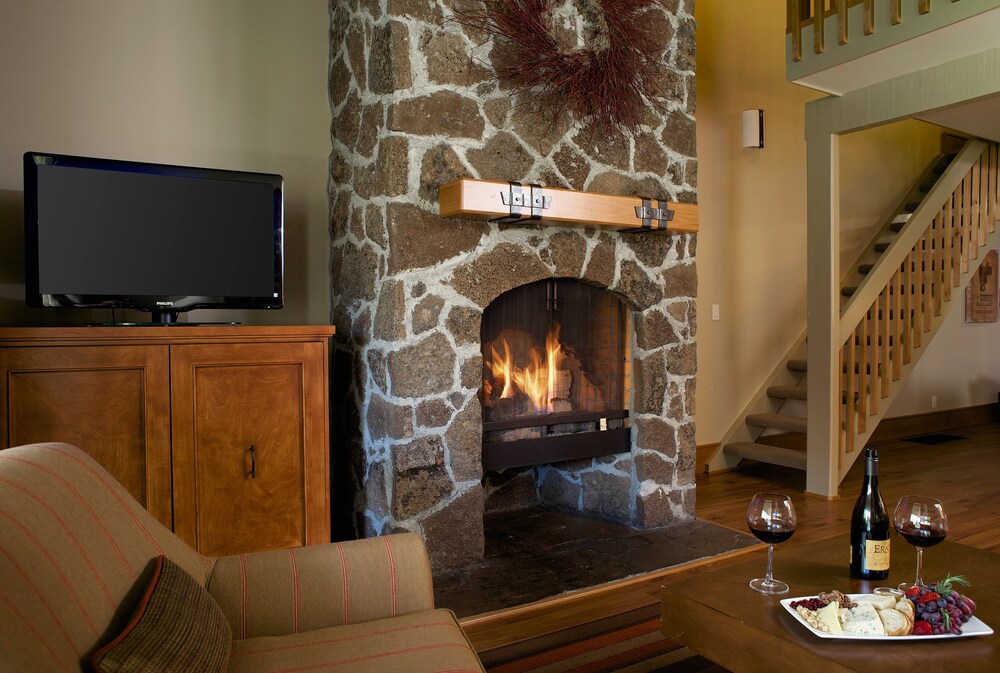 Suite, Resort View - Living Area