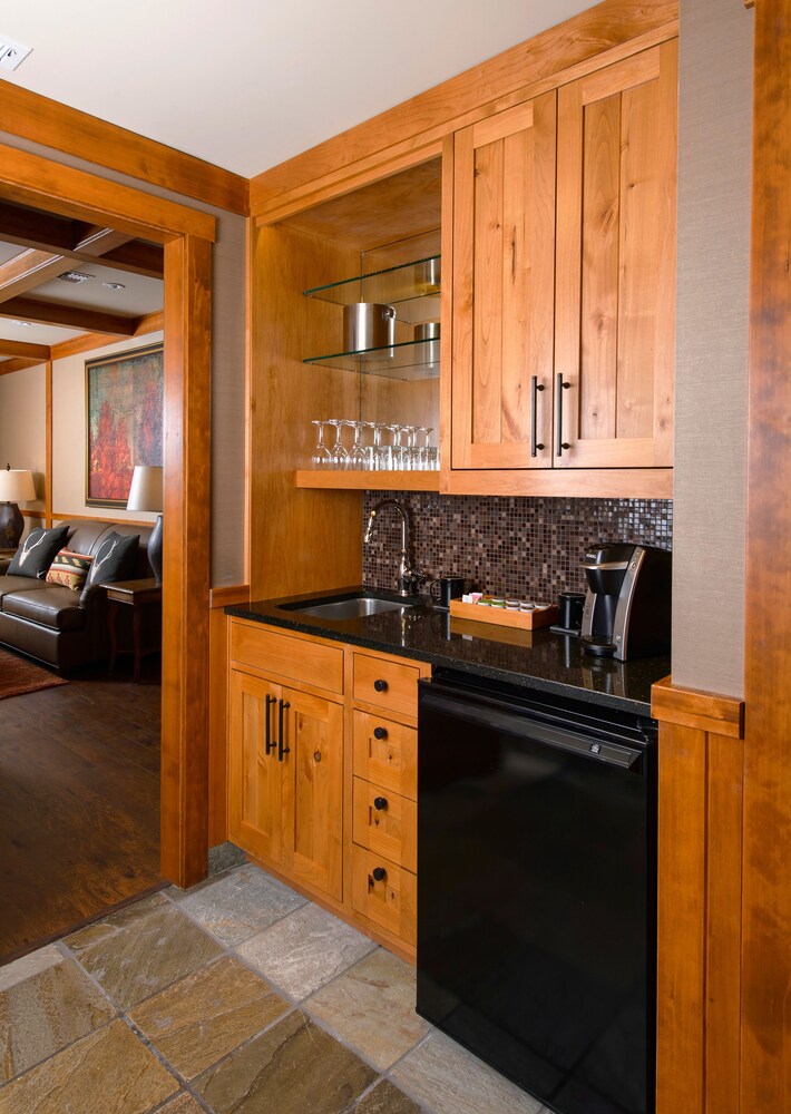 River Lodge - In-Room Kitchenette