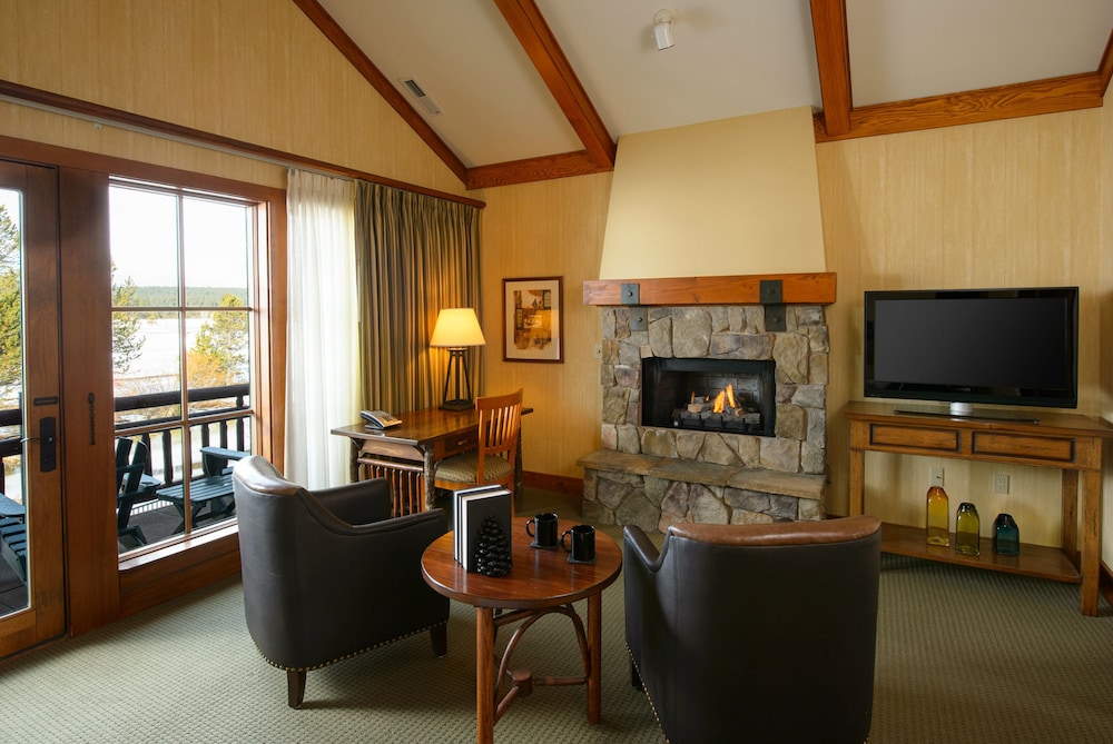 Luxury Room, 1 King Bed (River Lodge) - Living Area