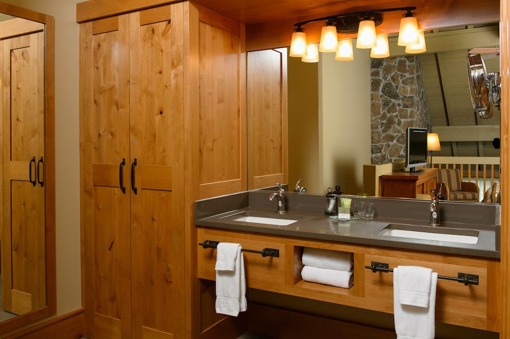 Suite, 2 Queen Beds (Lodge Village) - Bathroom Sink