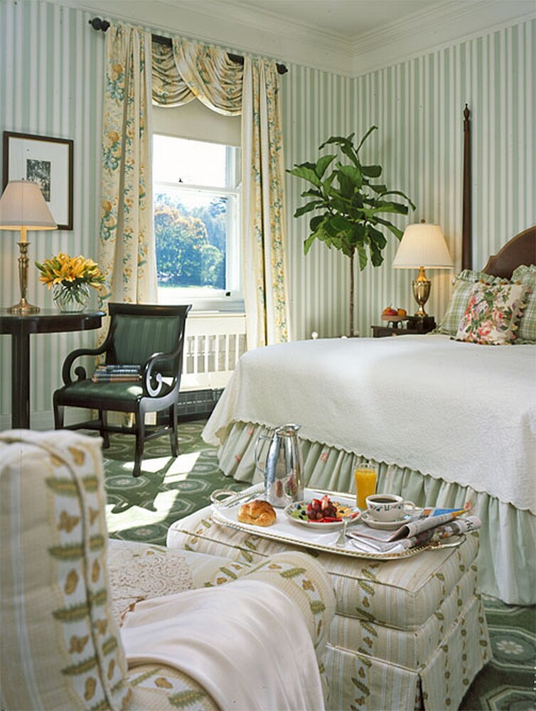 Room Service - Dining