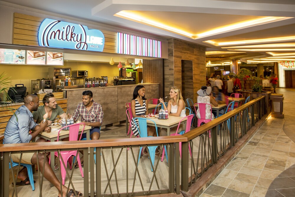 Food Court
