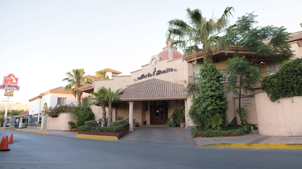 Fachada del hotel