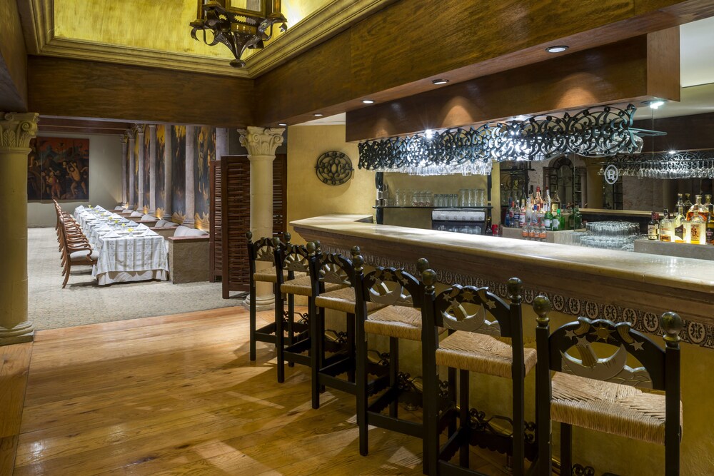Hotel Bar