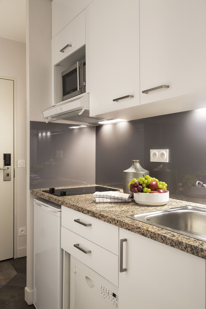 Deluxe Studio - In-Room Kitchenette