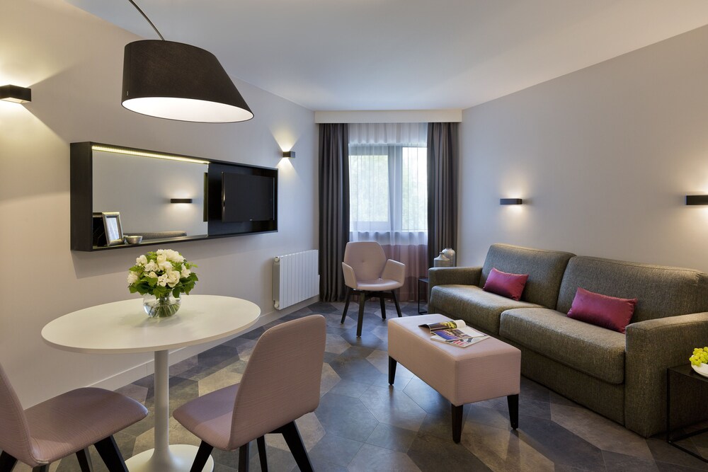 Deluxe Apartment - Living Room