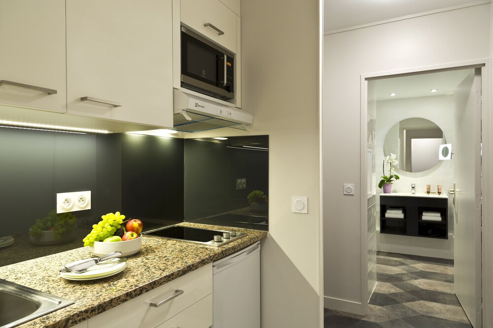 Deluxe Apartment - In-Room Kitchenette