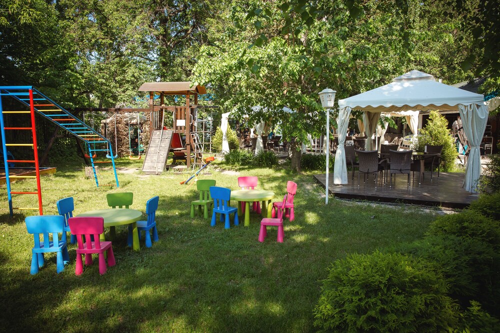 Childrens Play Area - Outdoor