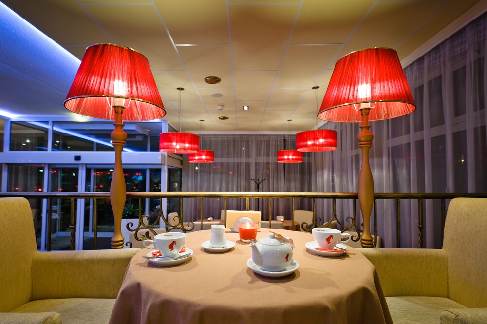 Hotel Lounge