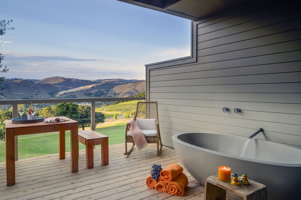 Deep Soaking Bathtub