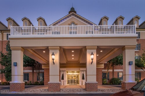 Holiday Inn Express State College at Williamsburg Square