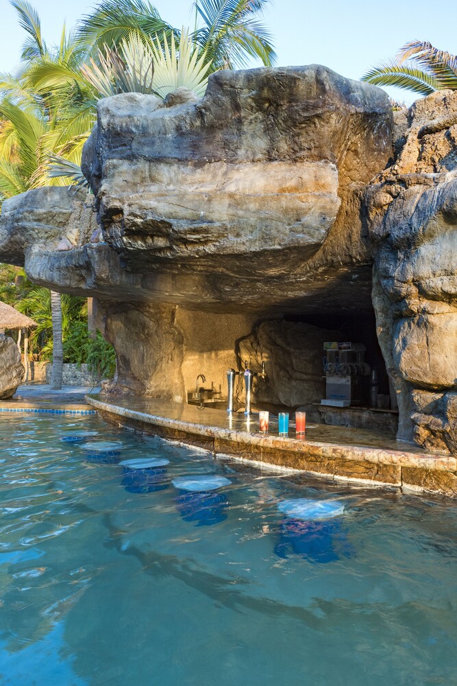 Poolside Bar