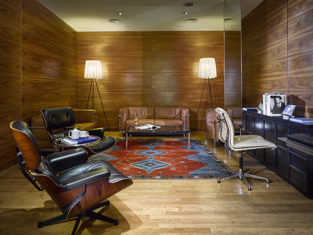 Executive Lounge