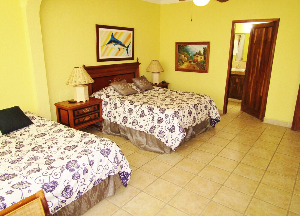 Deluxe Suite, 2 Bedrooms - Guestroom