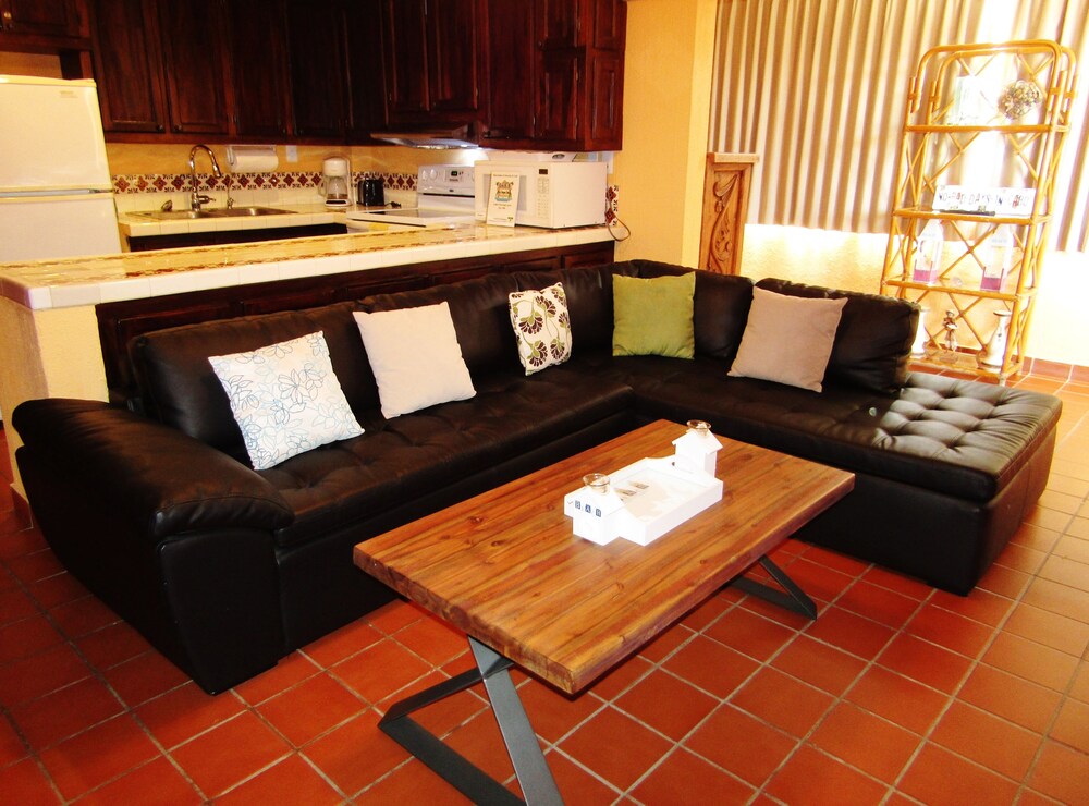 Deluxe Suite, 1 Bedroom - Living Area
