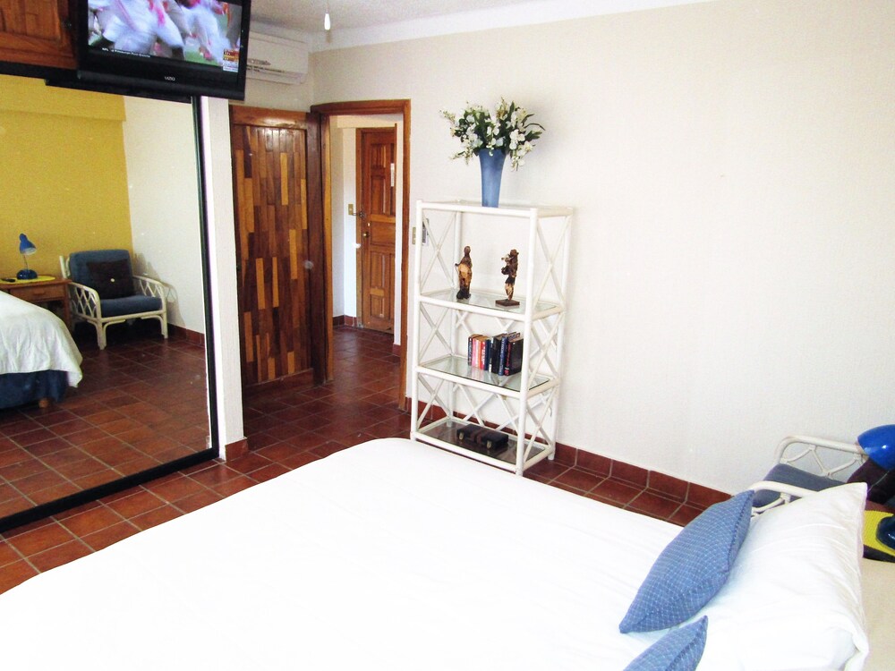 Standard Suite, 1 Bedroom - Guestroom