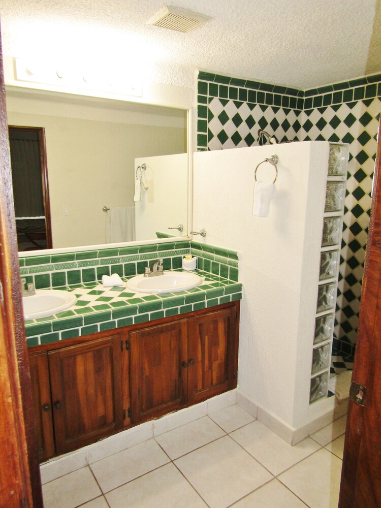 Standard Suite, 2 Bedrooms - Bathroom