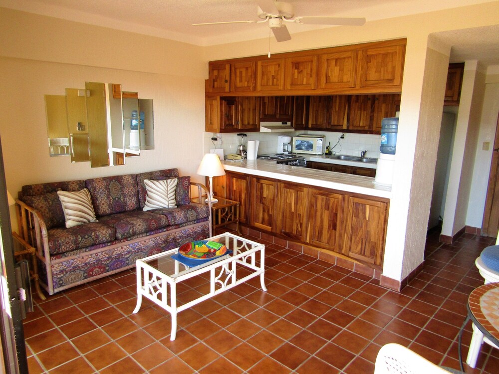 Standard Suite, 1 Bedroom - Living Area