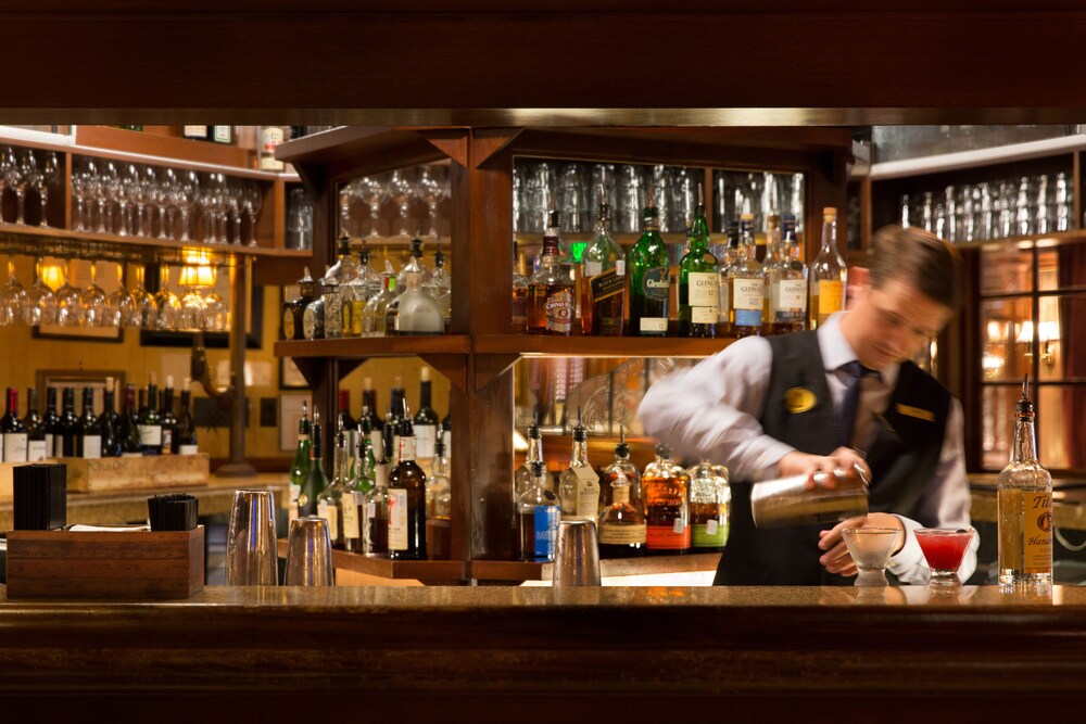 Hotel Bar