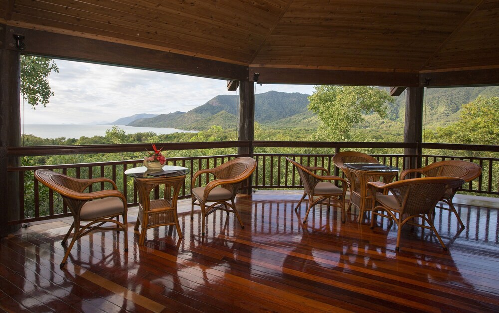 Hotel Lounge