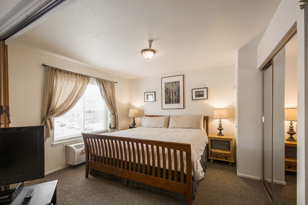 Deluxe 1-Bedroom Condominium - Guestroom