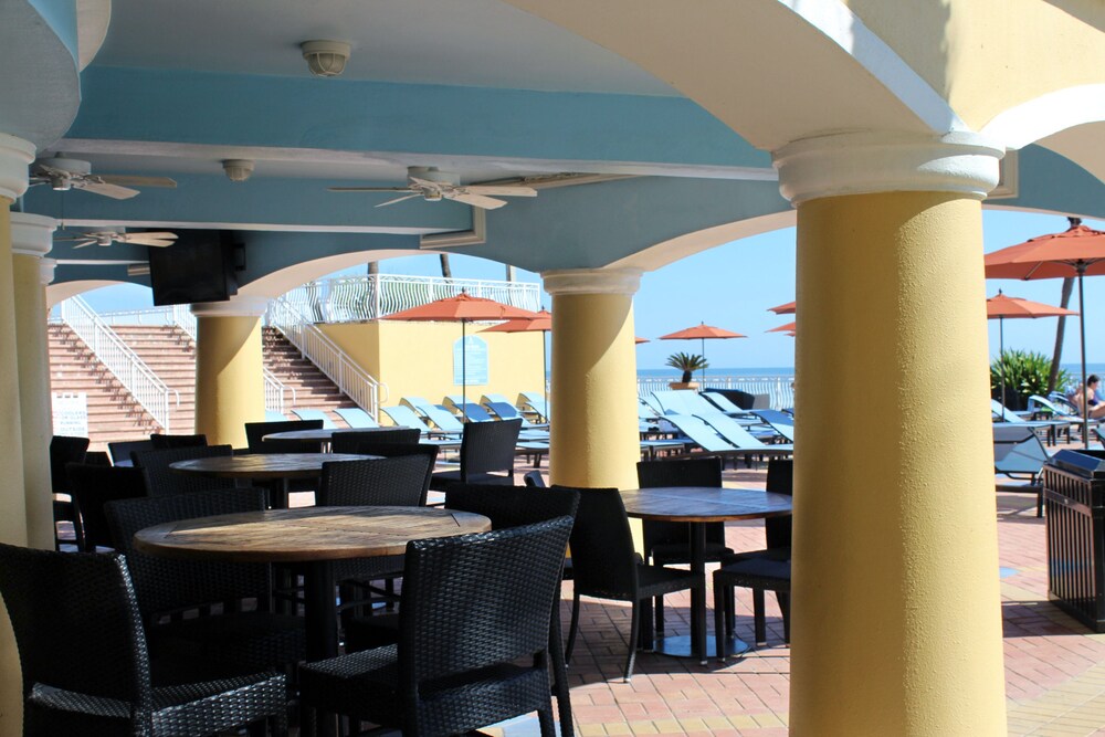 Poolside Bar