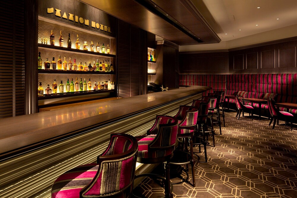 Hotel Bar