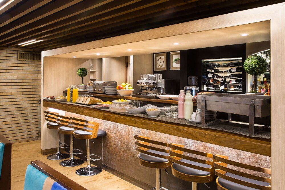 Hotel Lounge