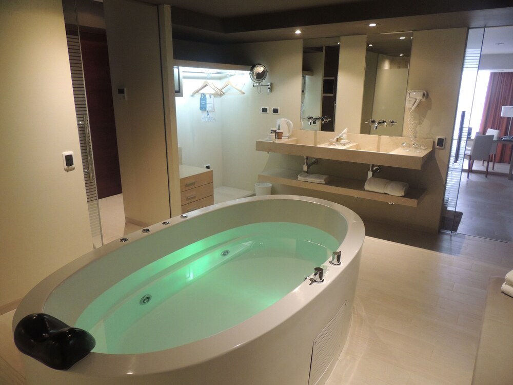 Jetted Tub