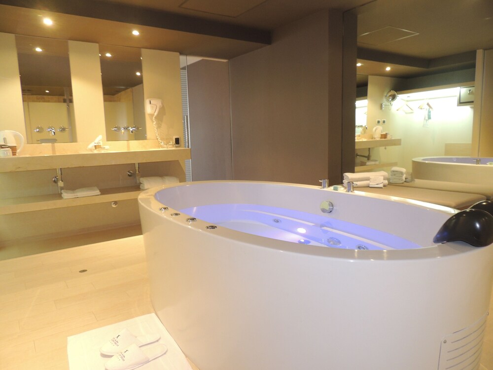 Jetted Tub