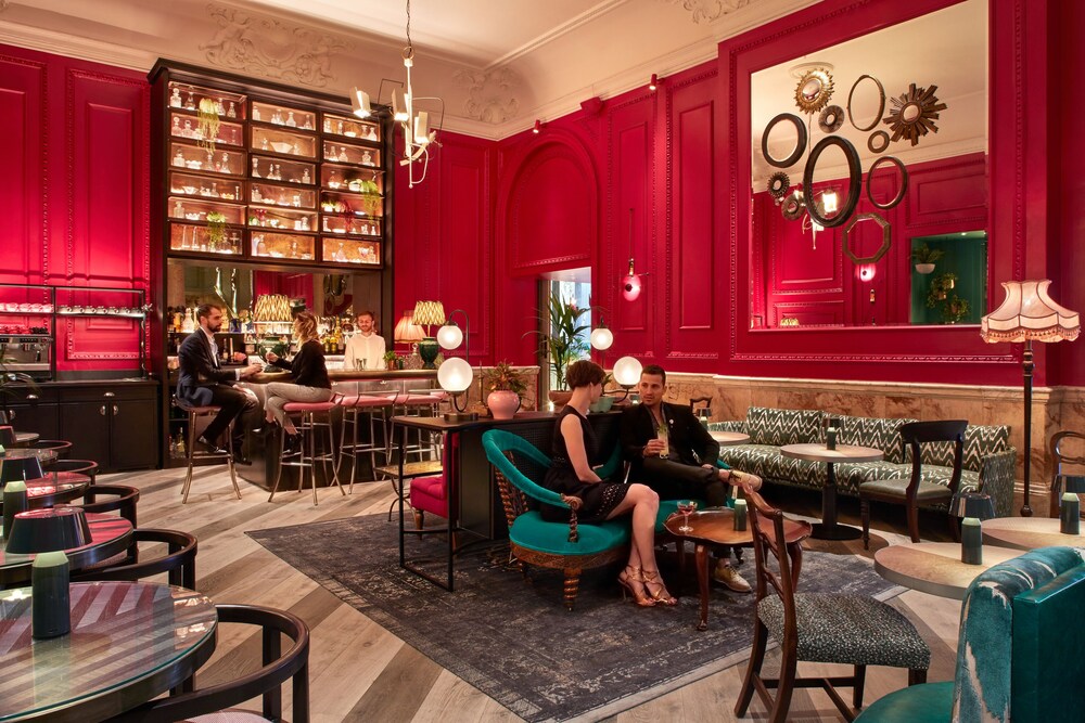 Hotel Bar