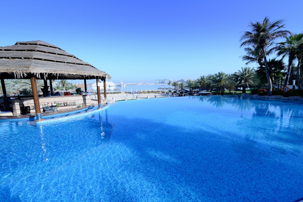 Piscine à débordement