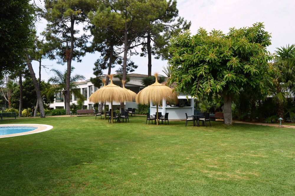 Poolside Bar