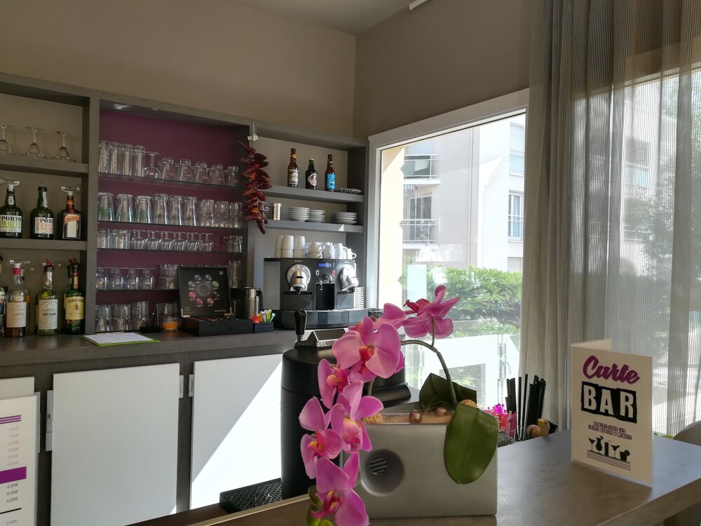 Hotel Bar