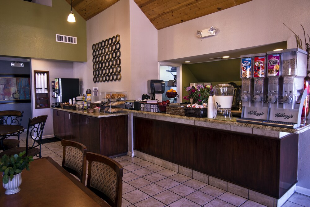 Breakfast area, Chase Suite Hotel El Paso