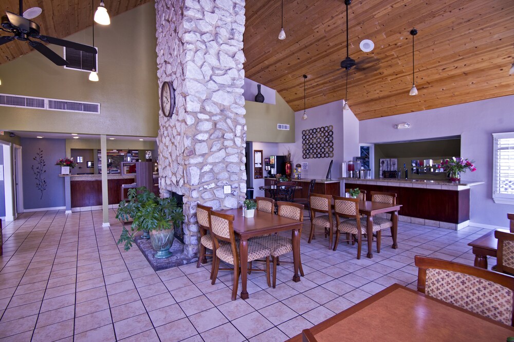 Interior entrance, Chase Suite Hotel El Paso