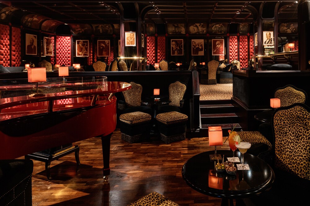 Hotel Bar