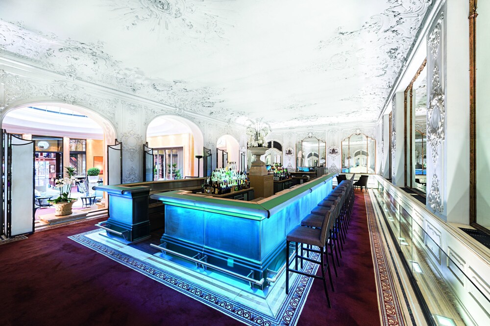 Hotel Bar