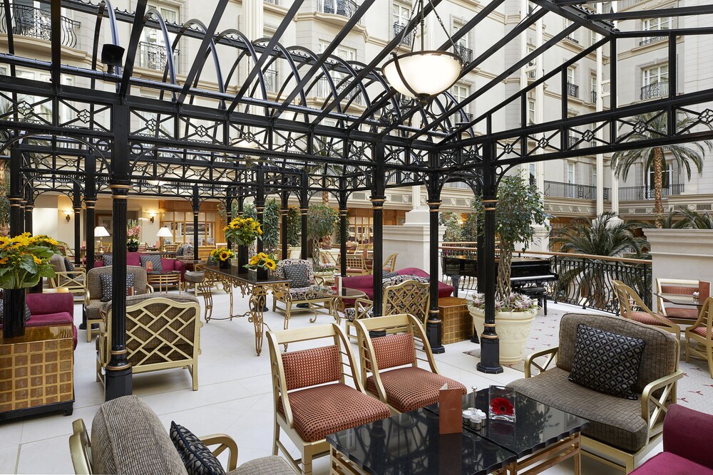 Hotel Bar