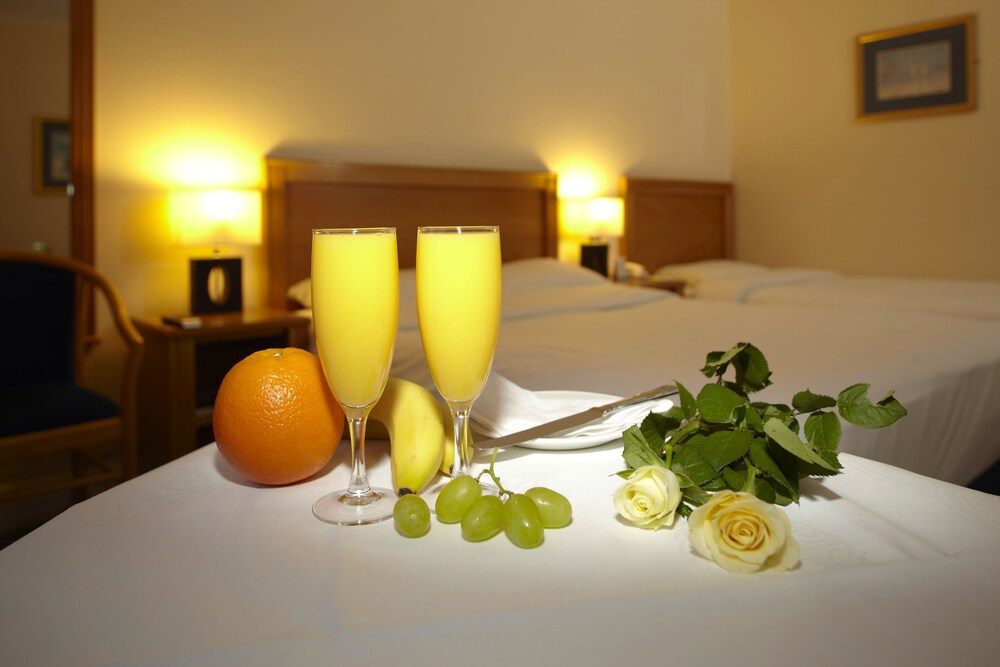 Room Service - Dining