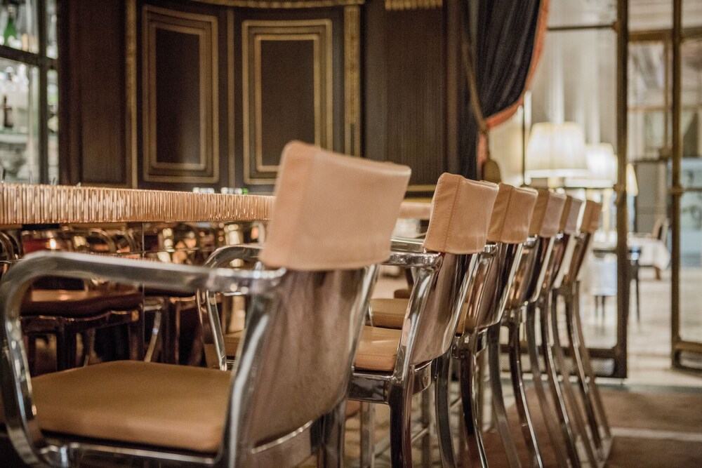 Hotel Bar