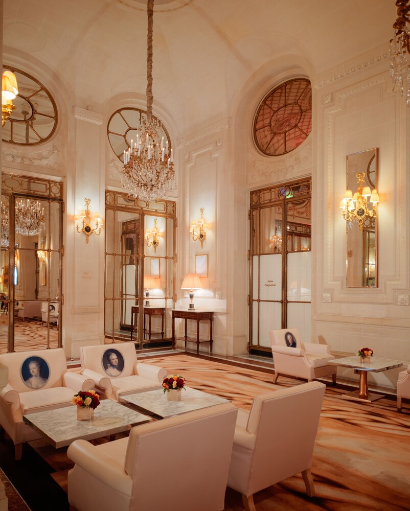 Hotel Lounge