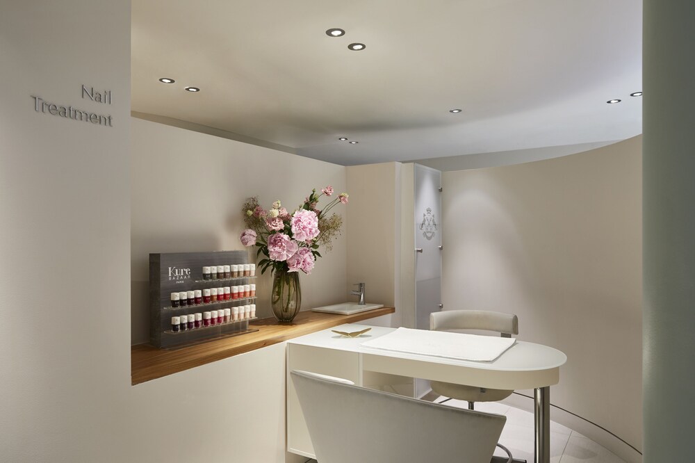 Nail Salon