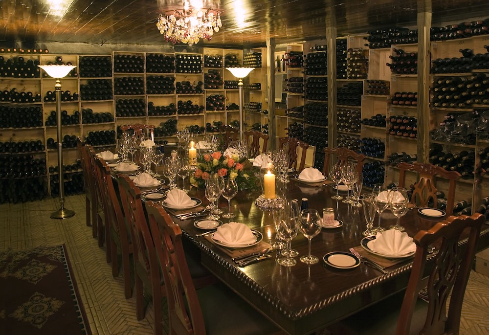 Couples Dining