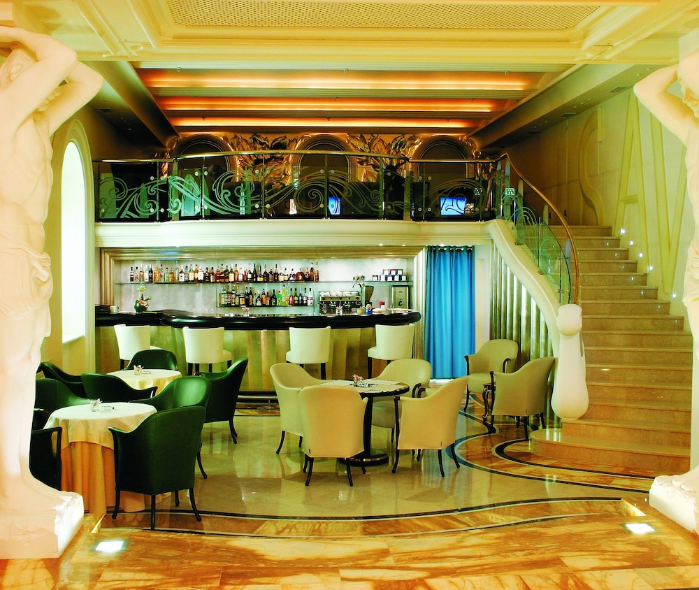 Hotel Bar