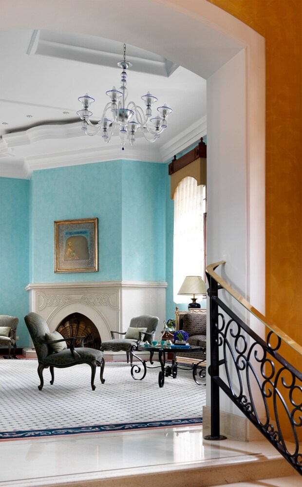 Hotel Lounge
