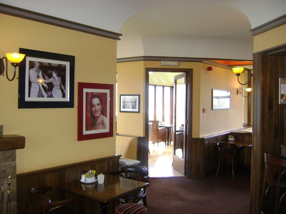 Hotel Bar