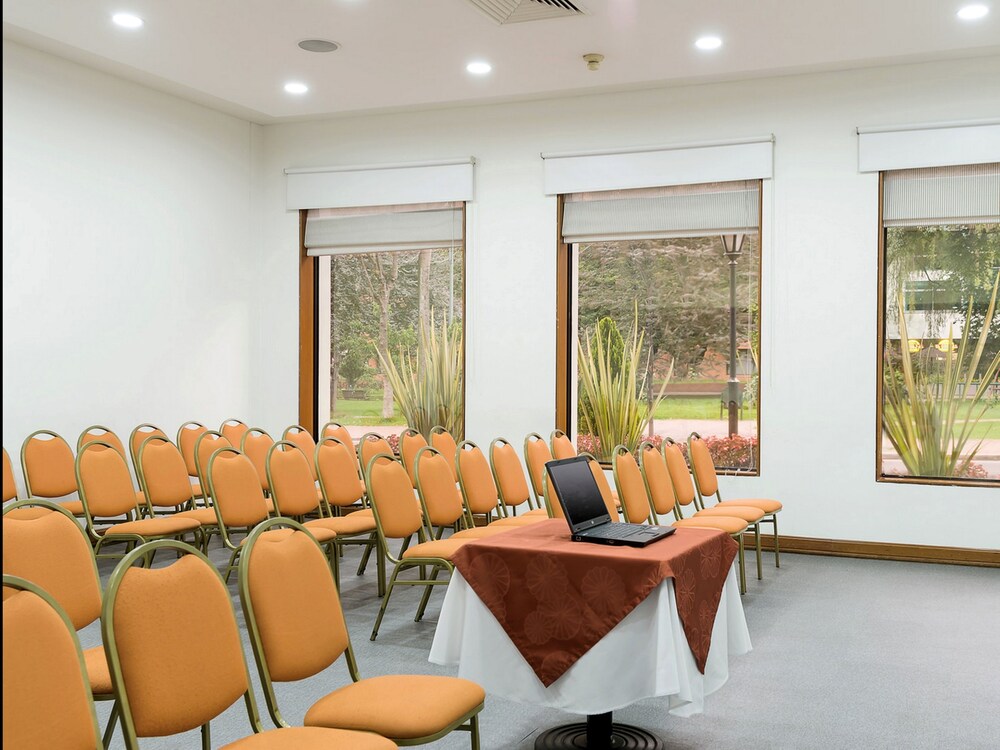 Executive Lounge