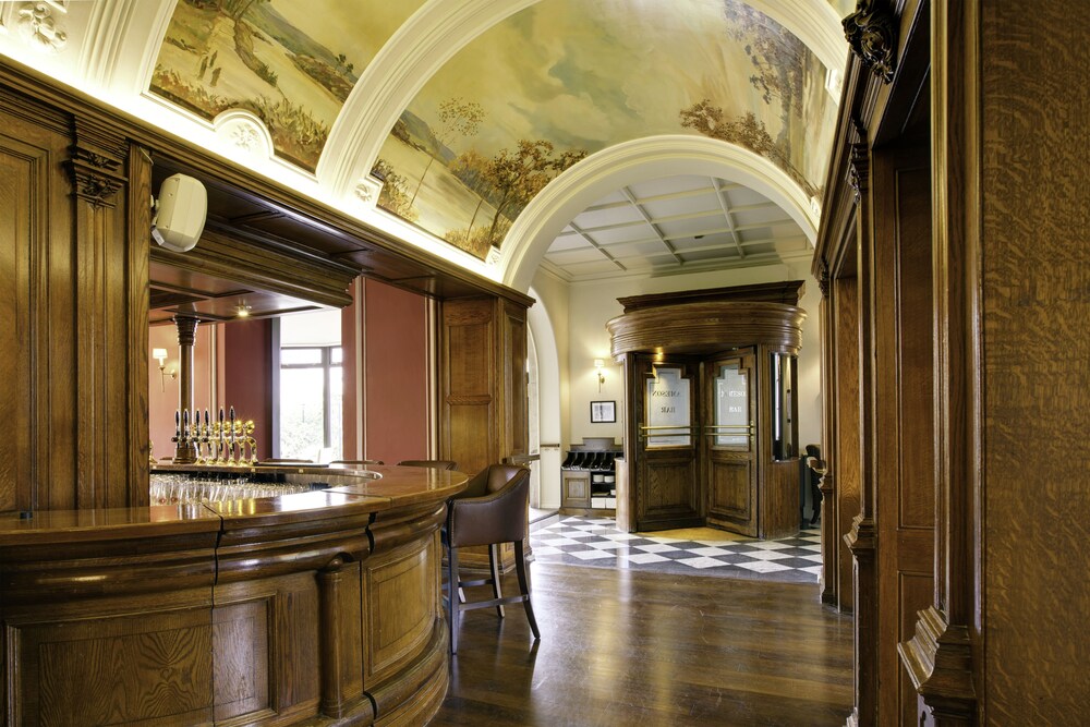 Hotel Bar