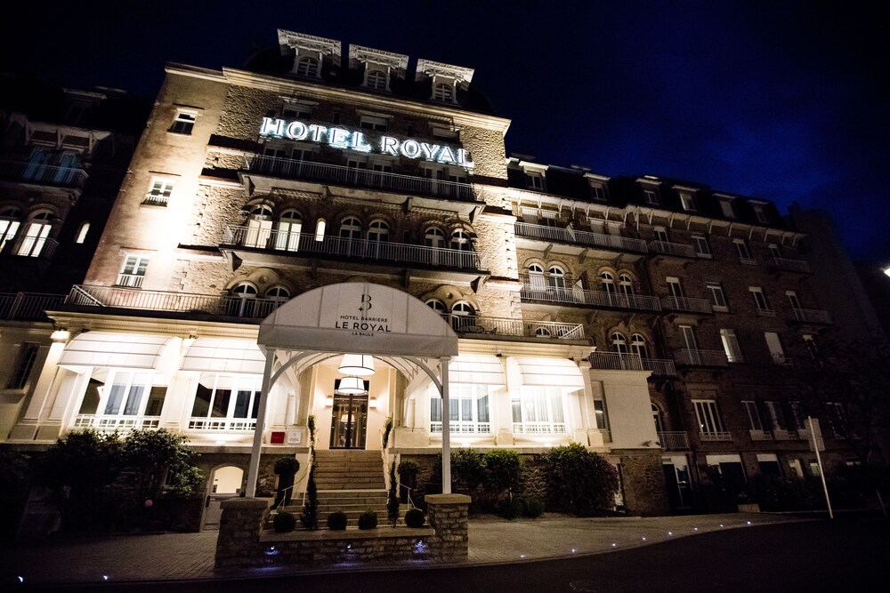 Façade de l'hôtel - Soir/Nuit